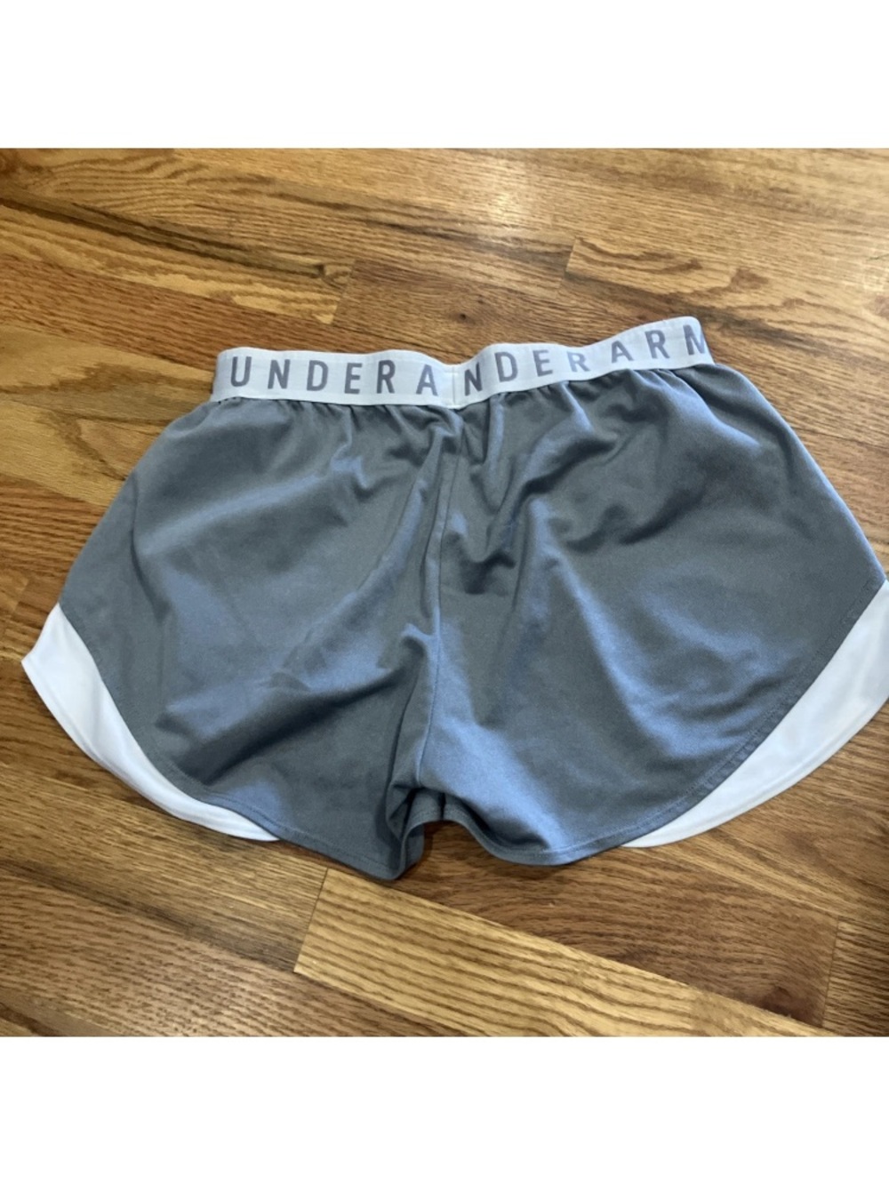 Under Armour Women's Active Shorts Bundle Gray.  Poly/Nylon Sz M EUC - Picture 4 of 10